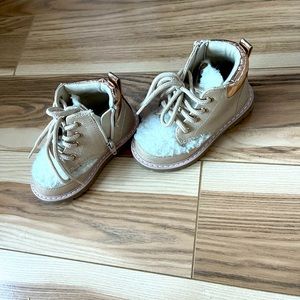 Sole Play shiny & fury pink Toddler boots